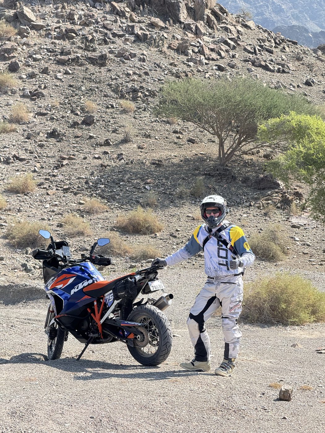 Rider break under an acacia
